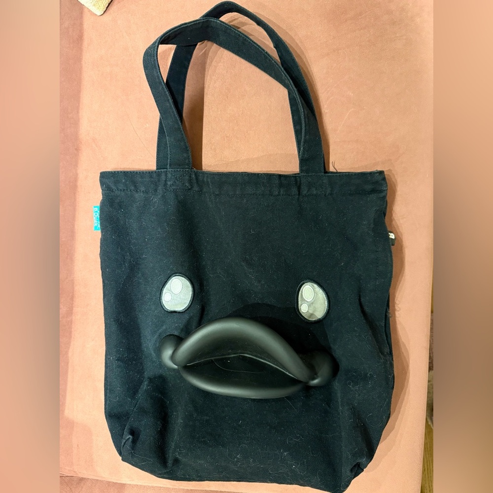 Black Tote Bag with Duck Face， zip close